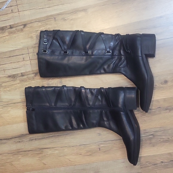 BCBGENERATION Black JL-JANISS Leather Criss-cross Zip Up Knee High Boot - Picture 1 of 16